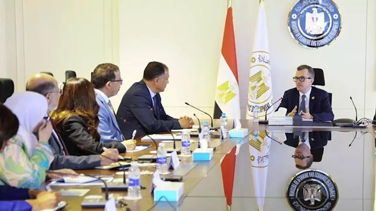 وزير التخطيط يبحث مع البنك الإسلامي للتنمية تمويل المشروعات المستقبلية في مصر